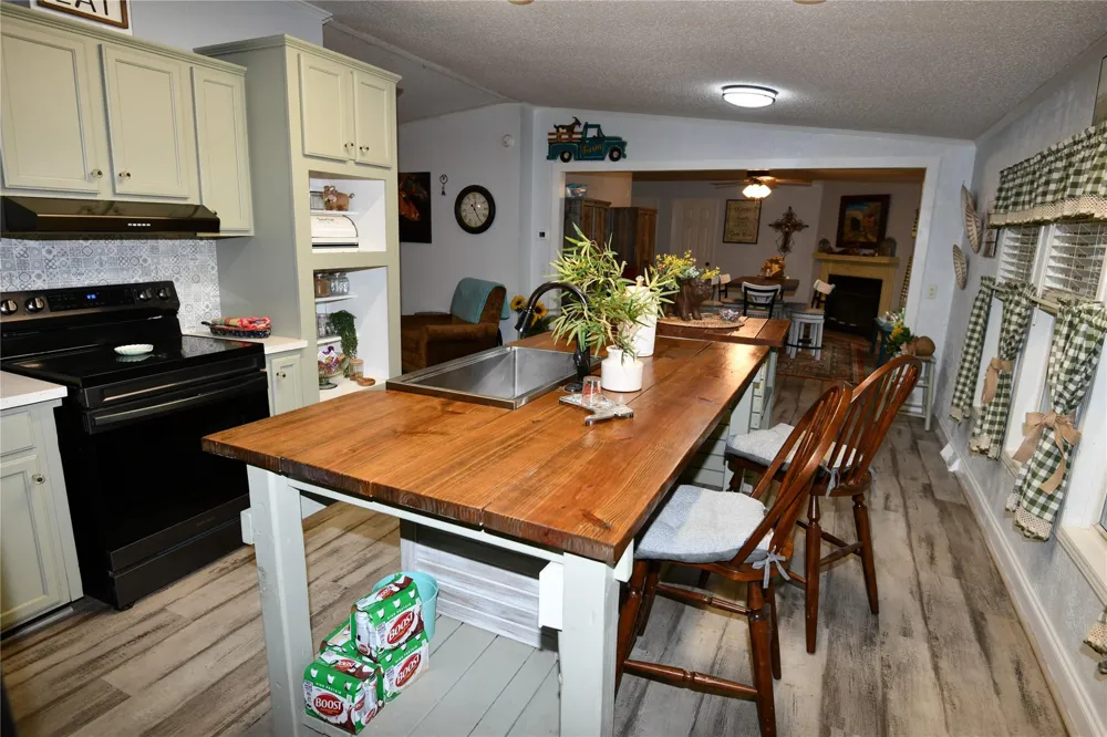 101 Pinewood Drive Shepherd, TX 77371