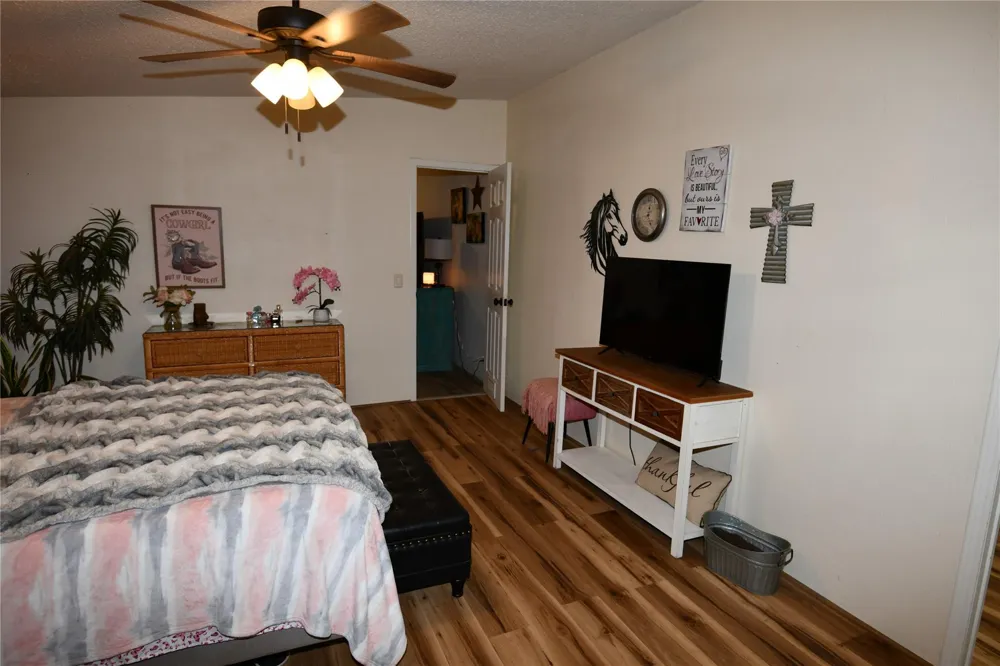 101 Pinewood Drive Shepherd, TX 77371