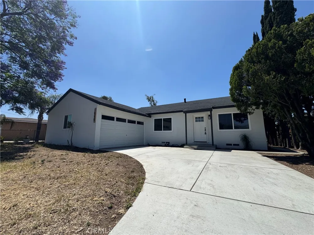 16229 Hunter St Fontana, CA 92335