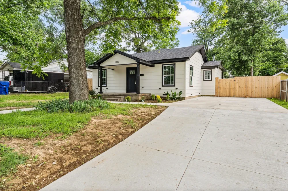 1909 Columbia Street Waco, TX 76711