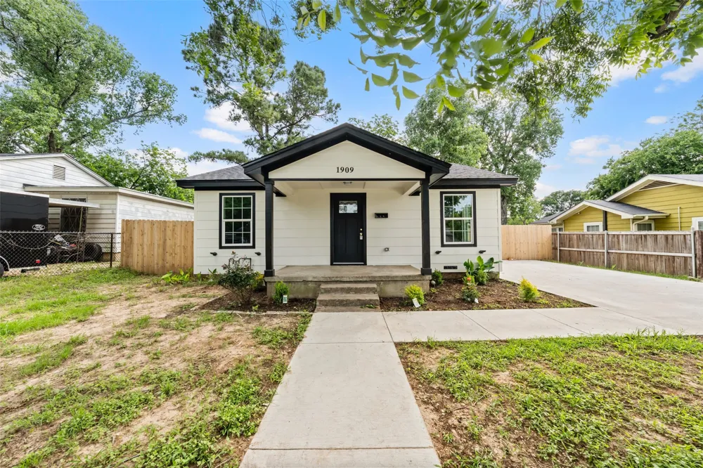 1909 Columbia Street Waco, TX 76711