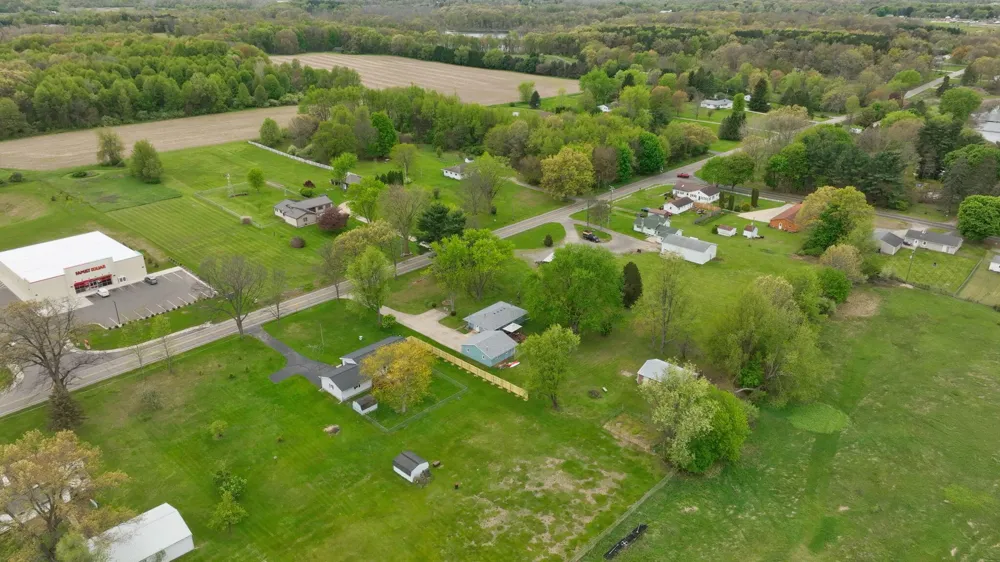 5030 E Berry Road Pleasant Lake, MI 49272