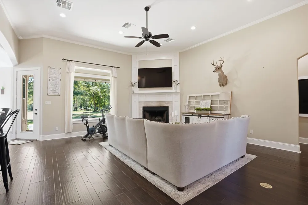 4215 Longhorn Drive Cleveland, TX 77328