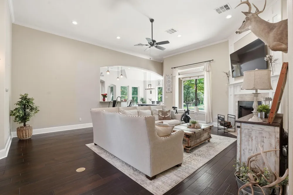 4215 Longhorn Drive Cleveland, TX 77328