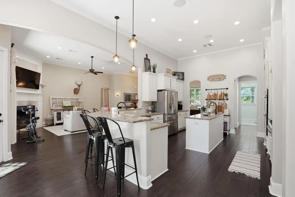 4215 Longhorn Drive Cleveland, TX 77328