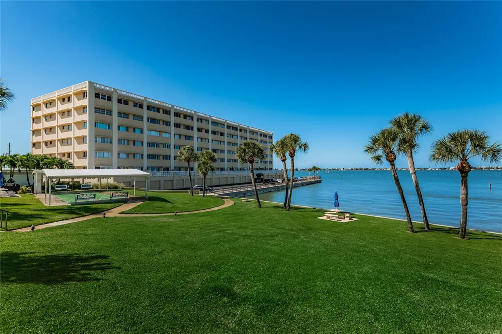 100 BLUFF VIEW DRIVE #514C Belleair Bluffs, FL 33770