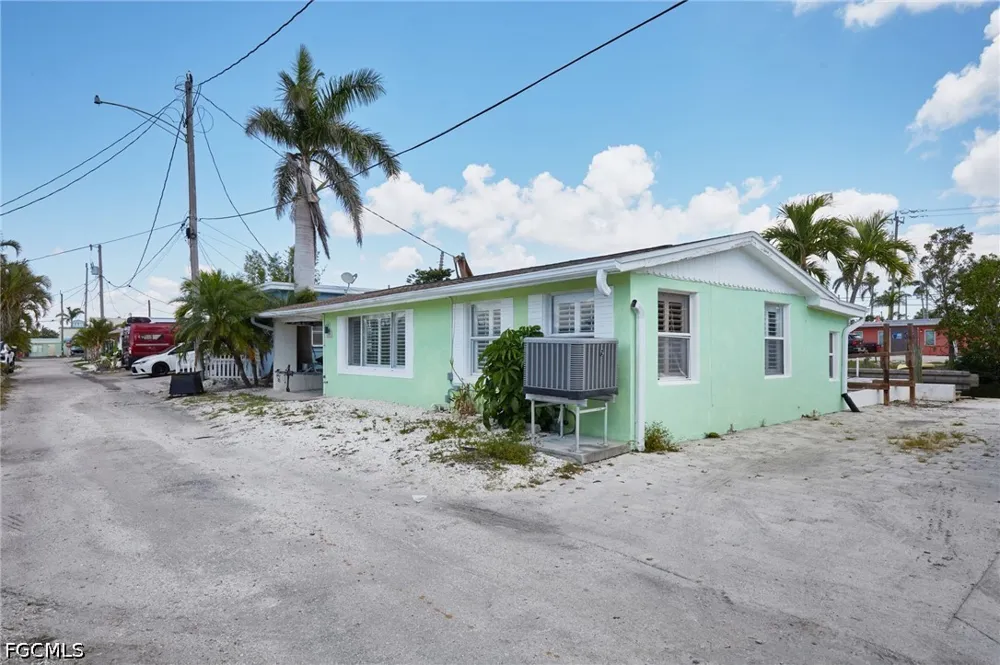 Pine Street Matlacha, FL 33993