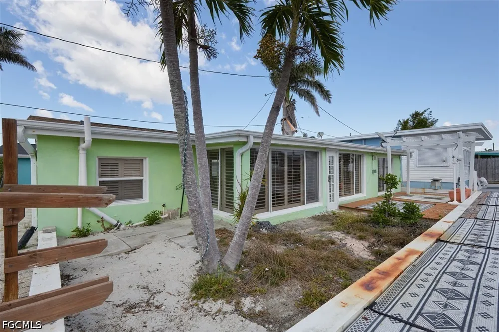 Pine Street Matlacha, FL 33993