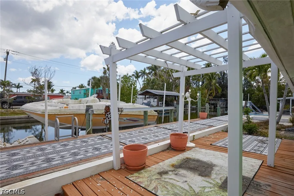 Pine Street Matlacha, FL 33993