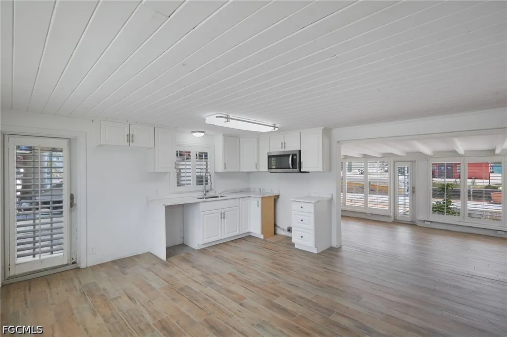 Pine Street Matlacha, FL 33993