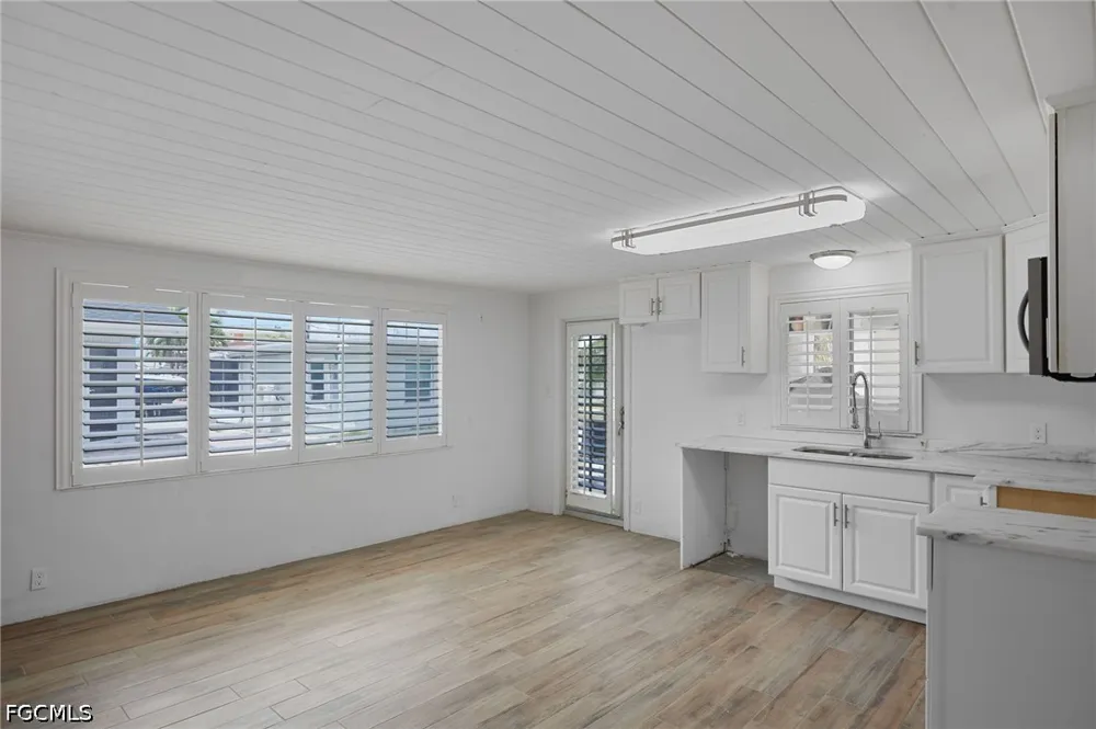 Pine Street Matlacha, FL 33993
