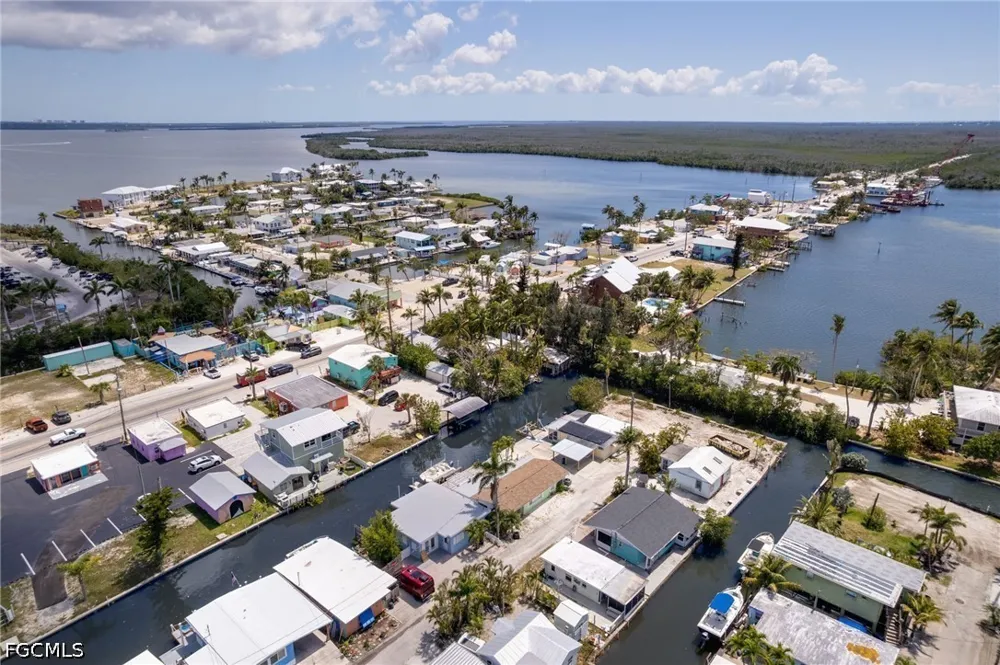 Pine Street Matlacha, FL 33993