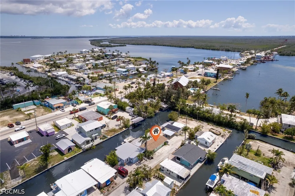 Pine Street Matlacha, FL 33993