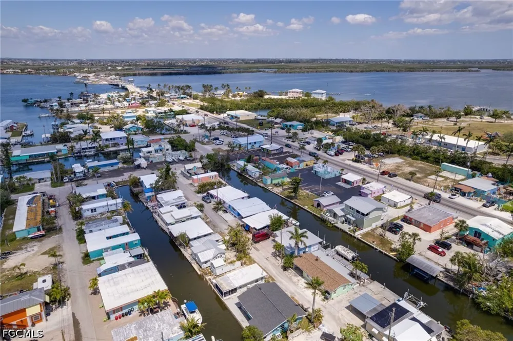 Pine Street Matlacha, FL 33993