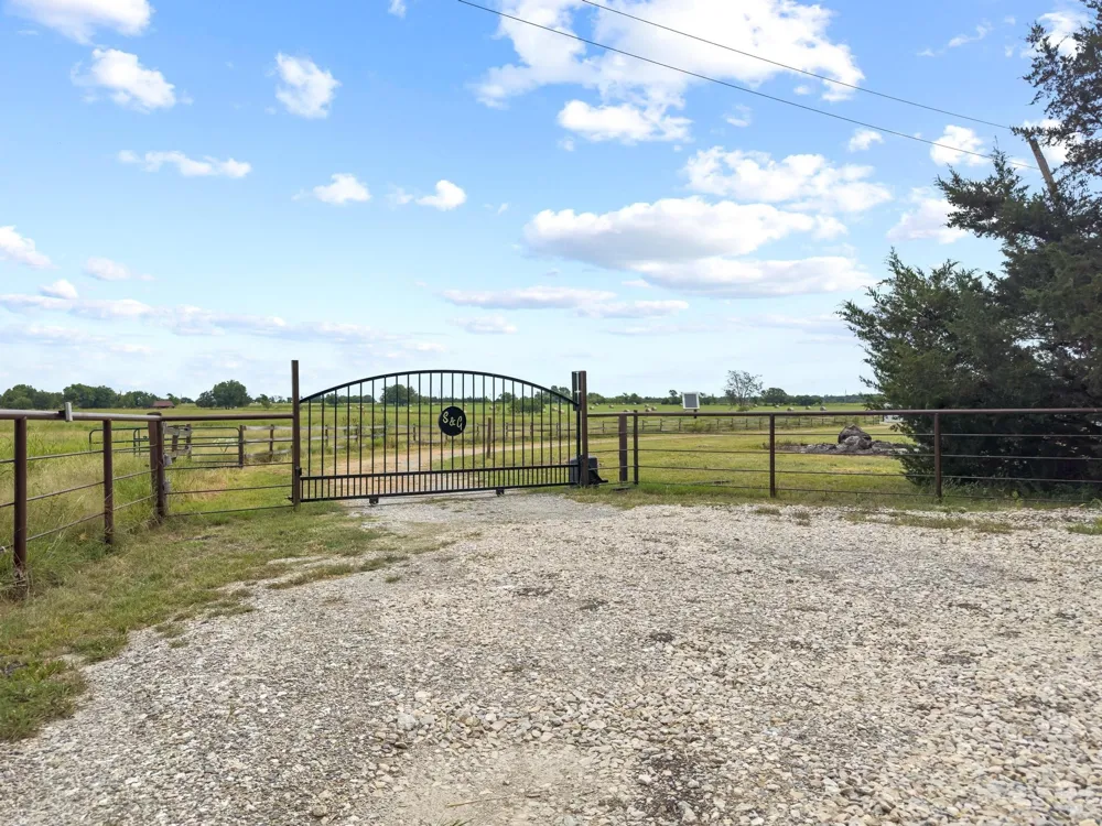 2972 County Road 4826 Wolfe City, TX 75496