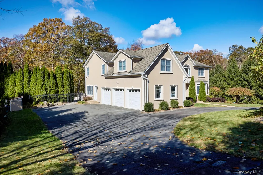 28 Heritage Court Tuxedo Park, NY 10987