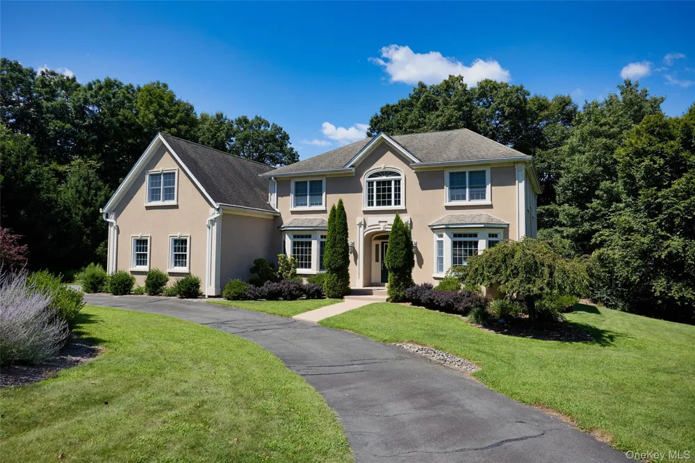 28 Heritage Court Tuxedo Park, NY 10987