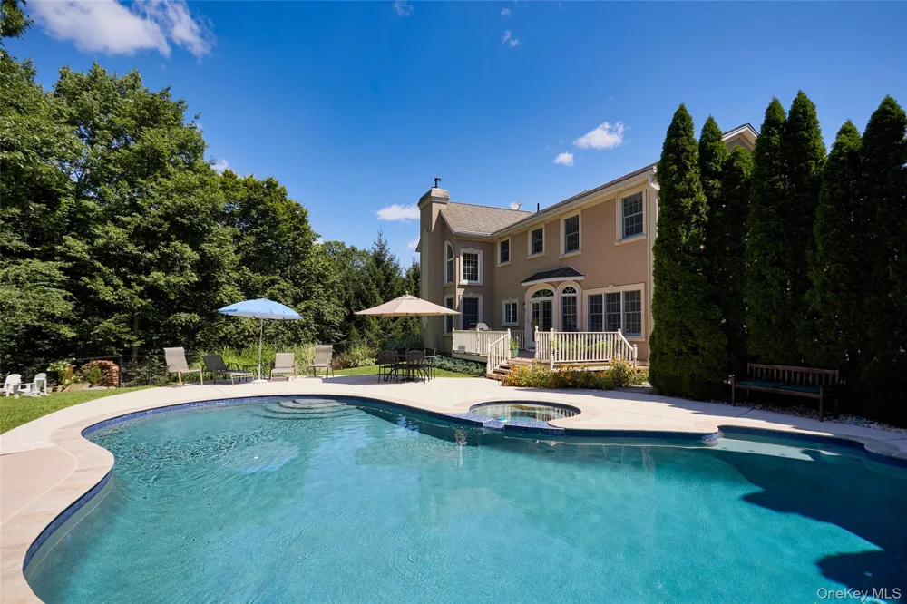 28 Heritage Court Tuxedo Park, NY 10987