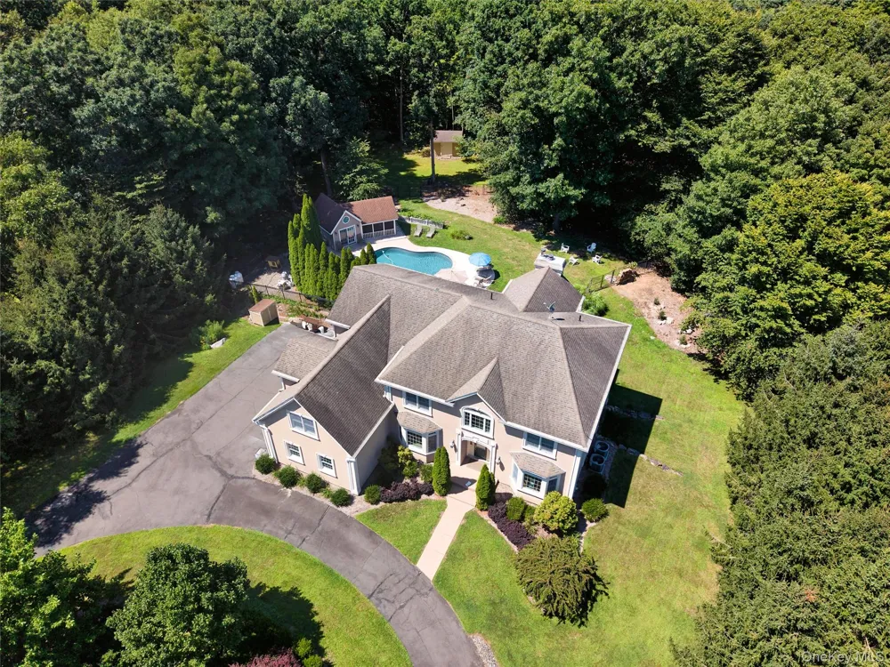 28 Heritage Court Tuxedo Park, NY 10987