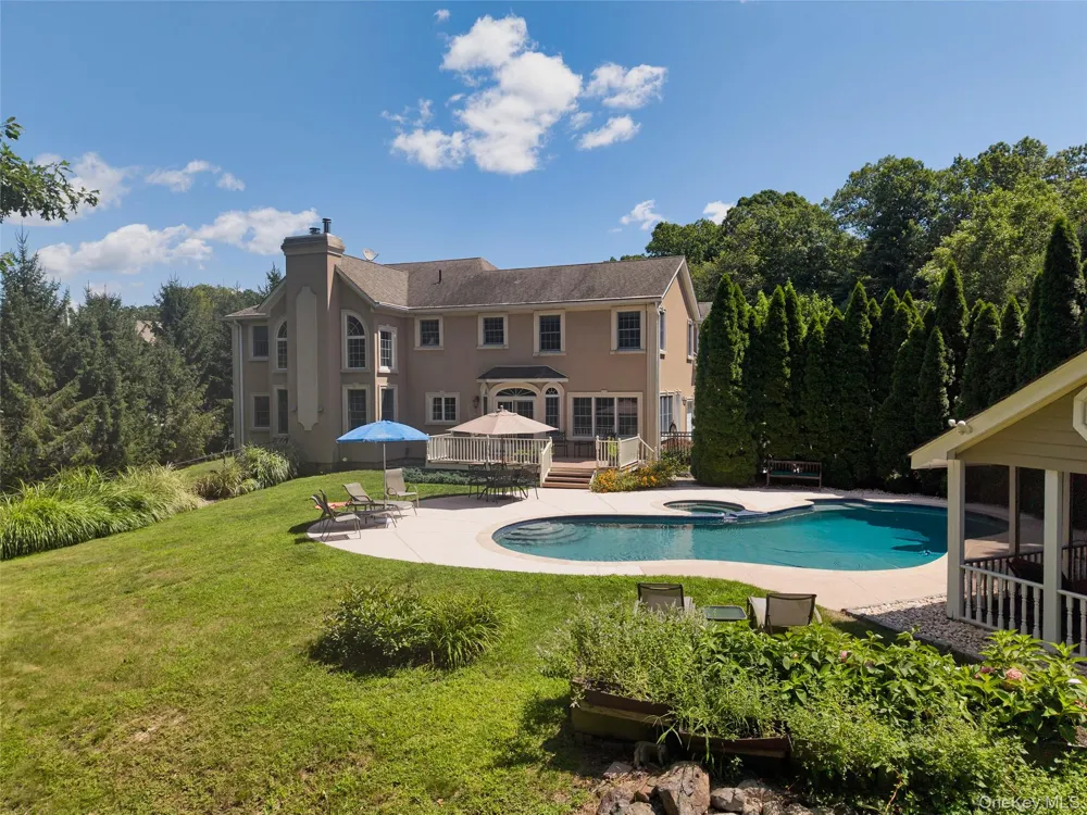 28 Heritage Court Tuxedo Park, NY 10987