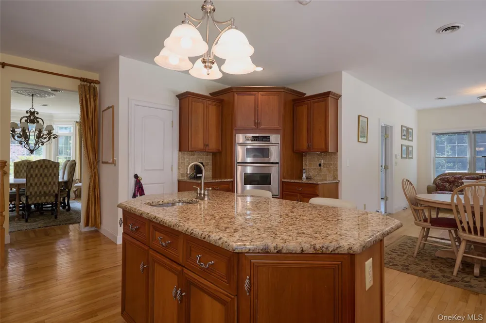 28 Heritage Court Tuxedo Park, NY 10987
