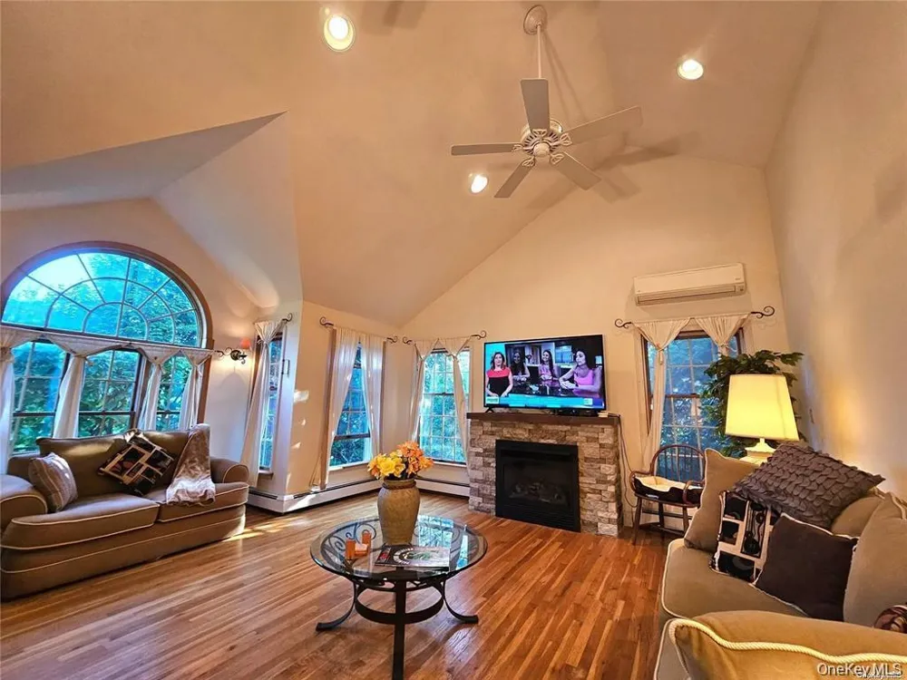 10 Phyllis Road Mastic Beach, NY 11951