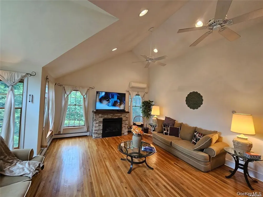 10 Phyllis Road Mastic Beach, NY 11951