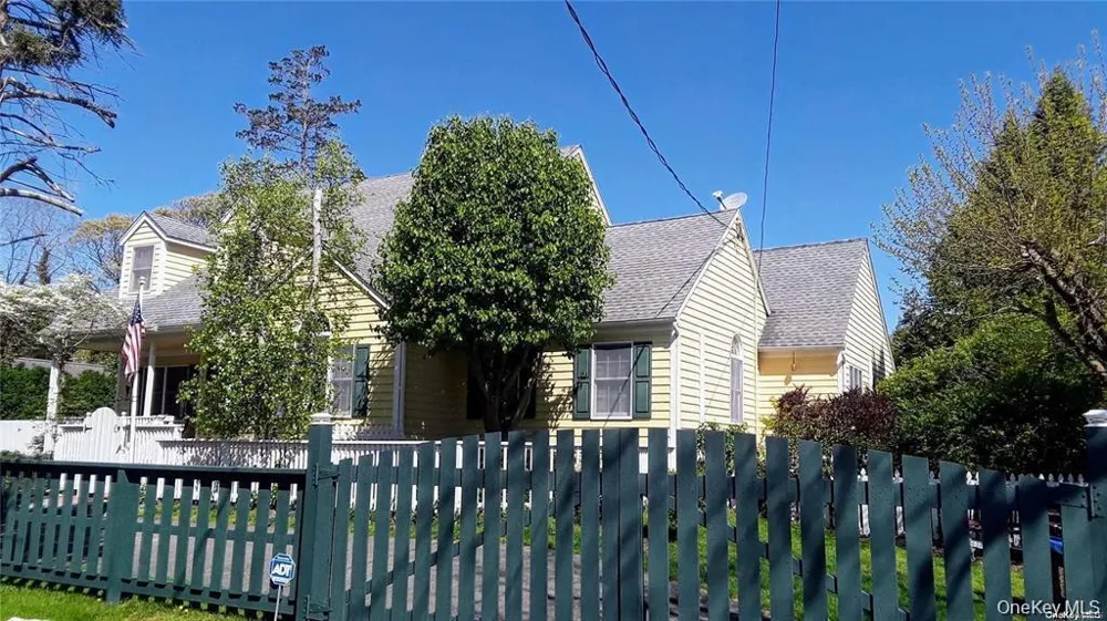 10 Phyllis Road Mastic Beach, NY 11951