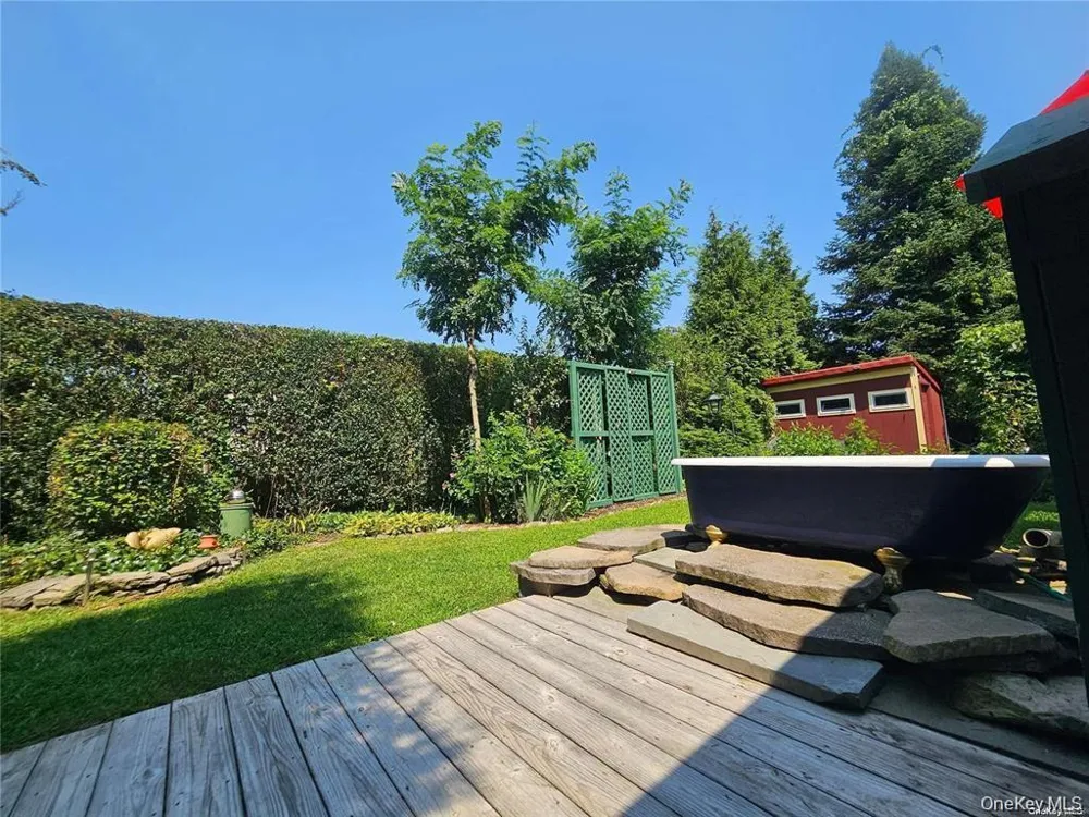 10 Phyllis Road Mastic Beach, NY 11951