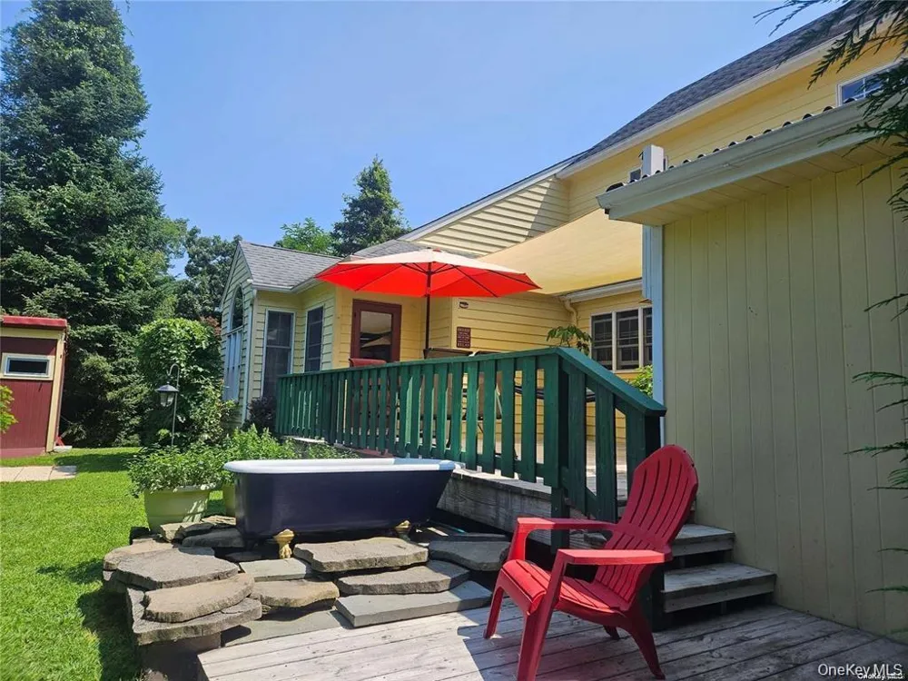 10 Phyllis Road Mastic Beach, NY 11951