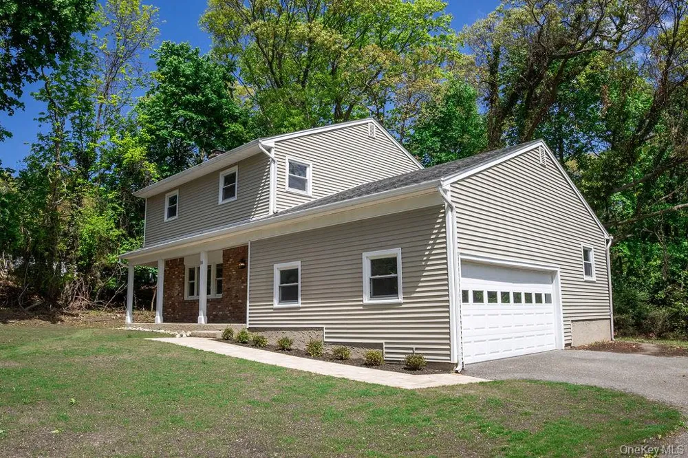 10 Tudor Drive Stony Brook, NY 11790