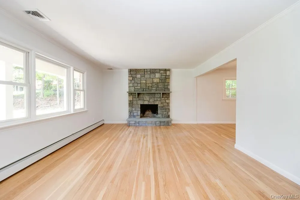 10 Tudor Drive Stony Brook, NY 11790