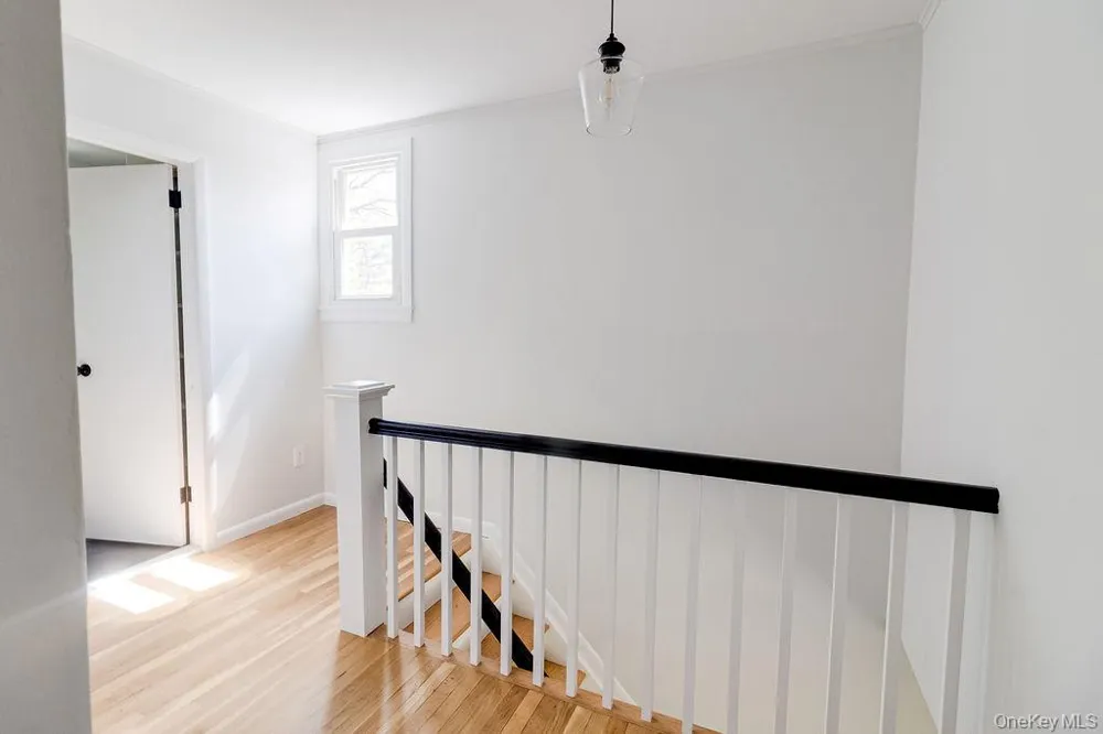 10 Tudor Drive Stony Brook, NY 11790
