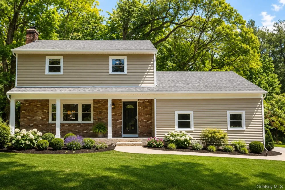 10 Tudor Drive Stony Brook, NY 11790