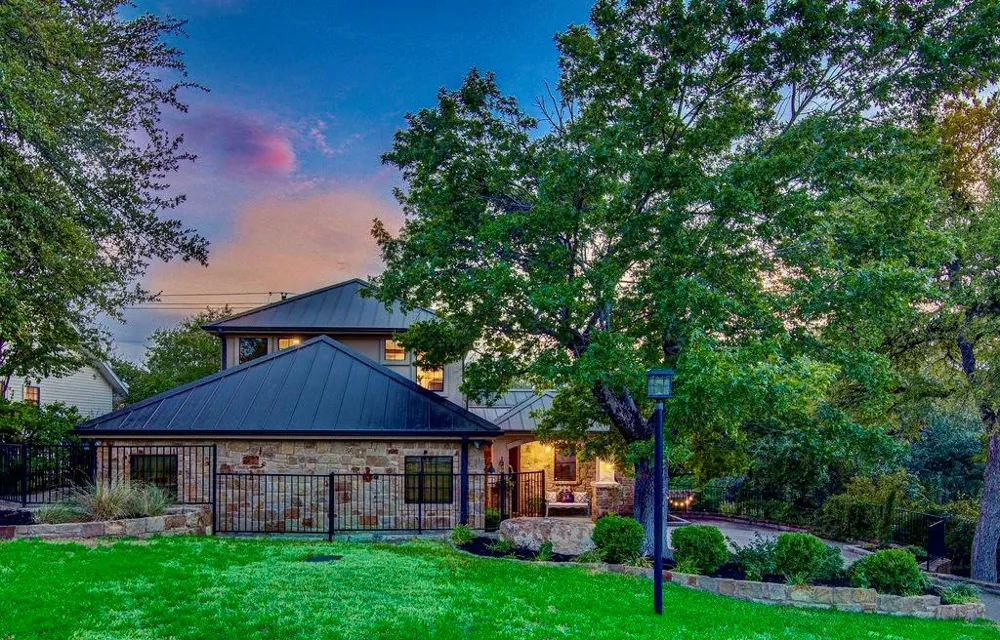 303 ROLLING GREEN DRIVE Lakeway, TX 78734