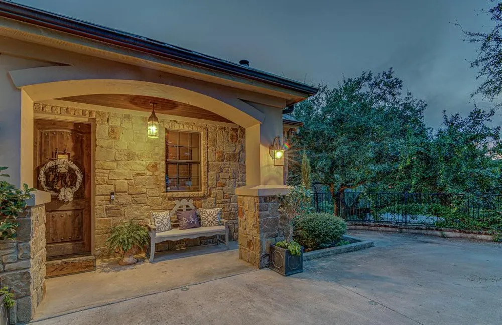 303 ROLLING GREEN DRIVE Lakeway, TX 78734