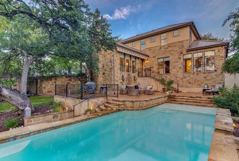 303 ROLLING GREEN DRIVE Lakeway, TX 78734