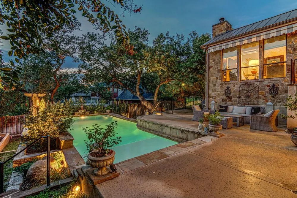 303 ROLLING GREEN DRIVE Lakeway, TX 78734