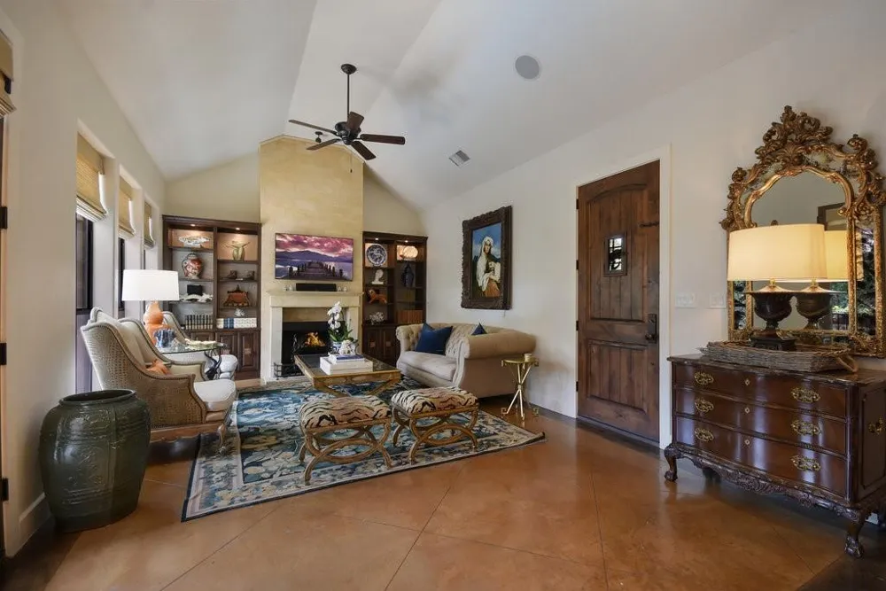 303 ROLLING GREEN DRIVE Lakeway, TX 78734