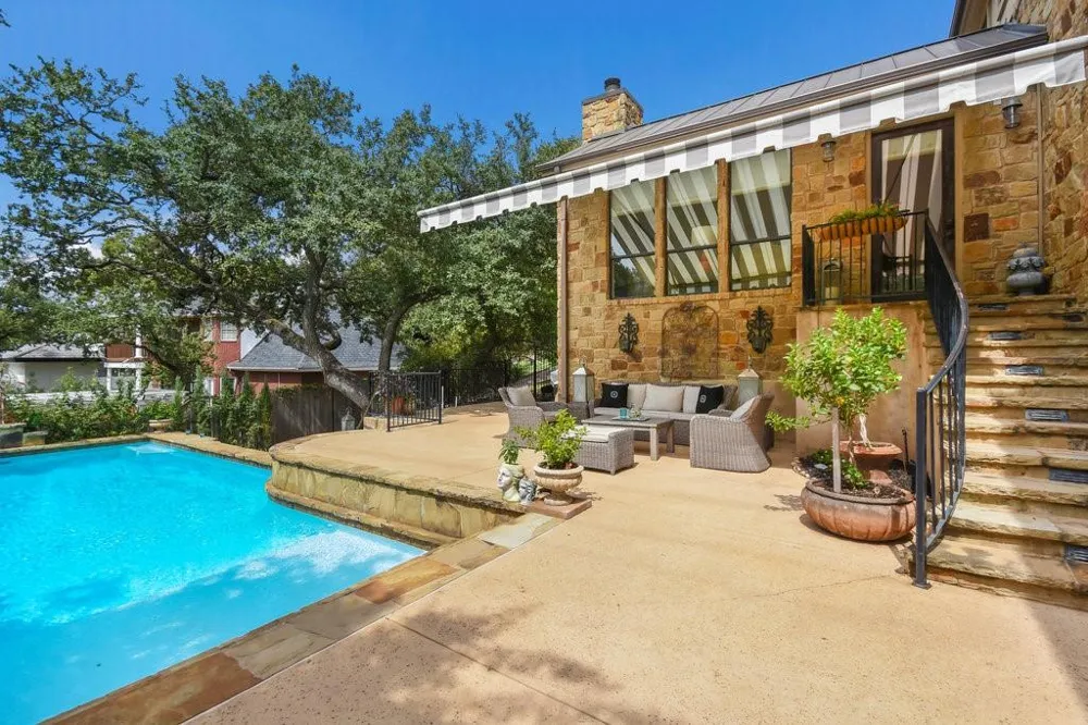 303 ROLLING GREEN DRIVE Lakeway, TX 78734