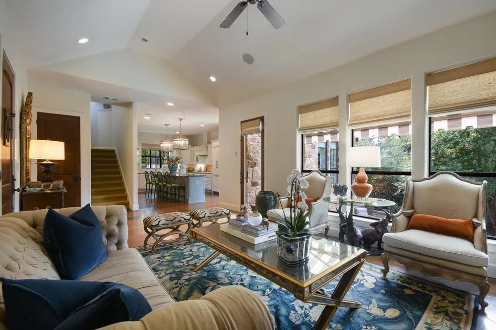303 ROLLING GREEN DRIVE Lakeway, TX 78734