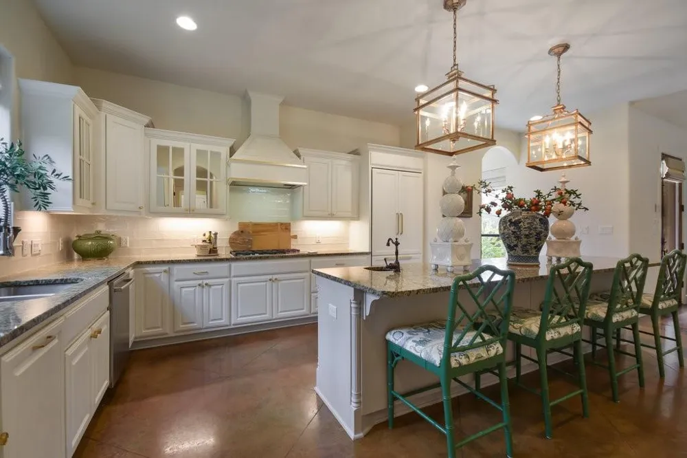 303 ROLLING GREEN DRIVE Lakeway, TX 78734