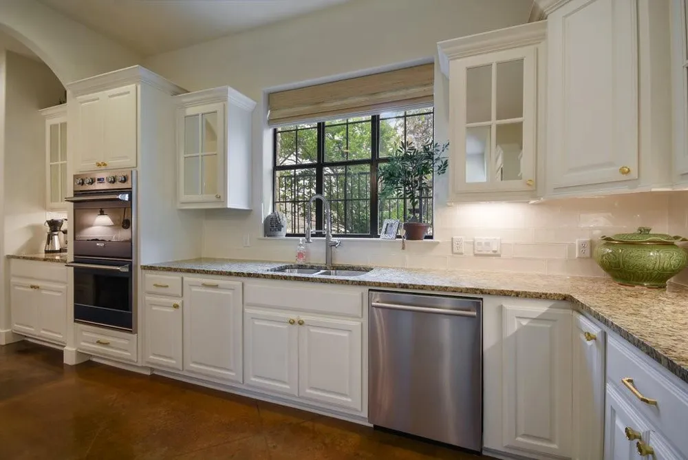 303 ROLLING GREEN DRIVE Lakeway, TX 78734