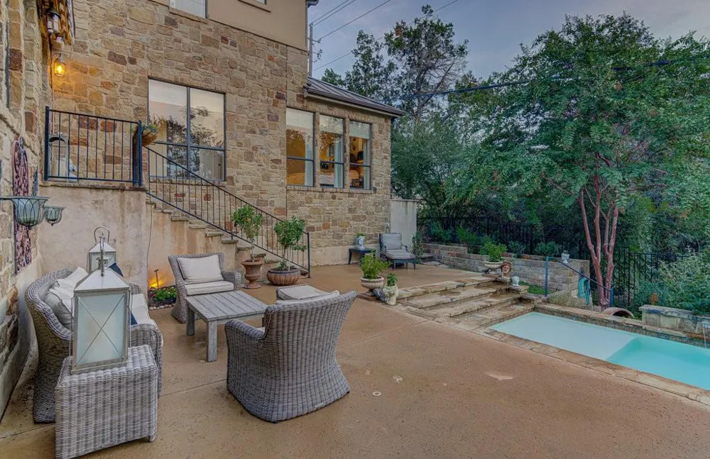 303 ROLLING GREEN DRIVE Lakeway, TX 78734
