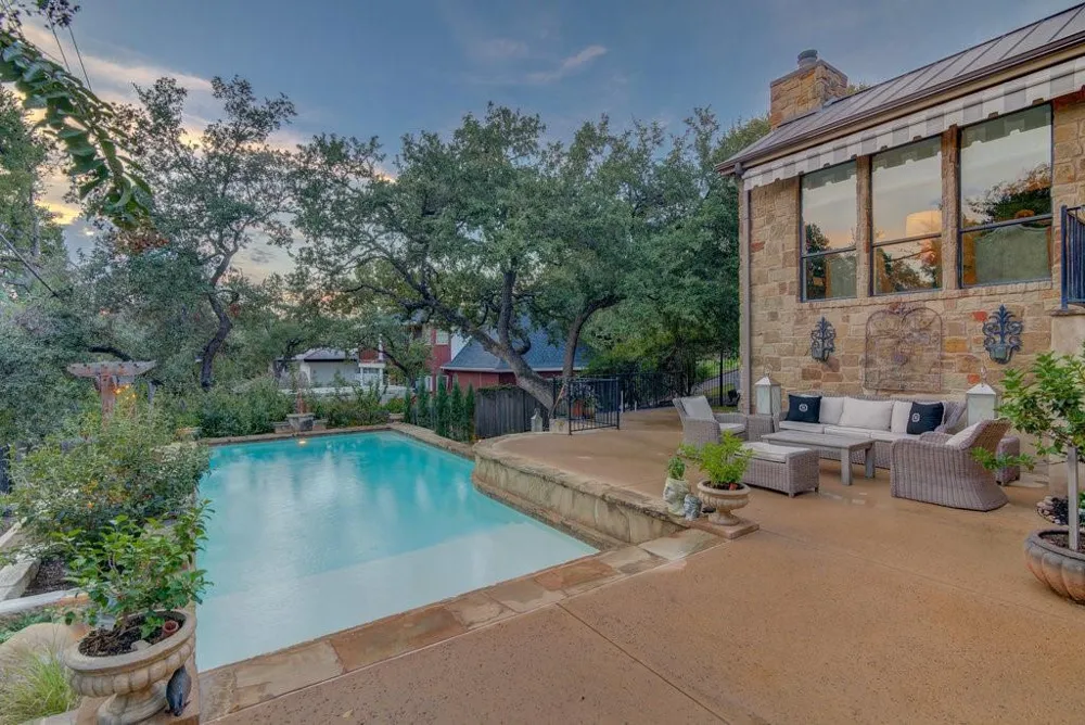 303 ROLLING GREEN DRIVE Lakeway, TX 78734