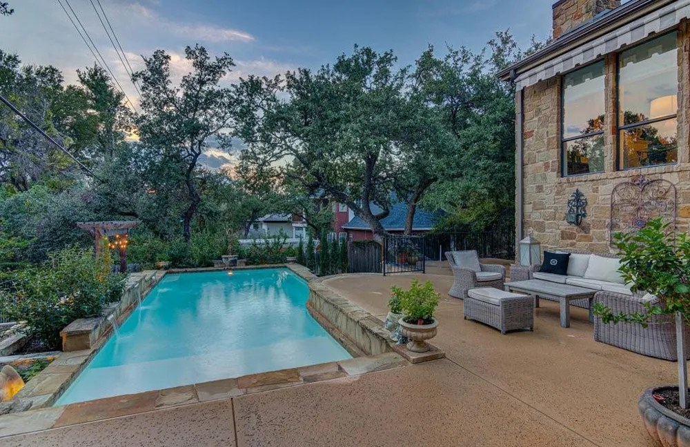 303 ROLLING GREEN DRIVE Lakeway, TX 78734