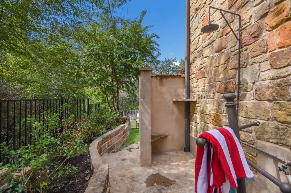 303 ROLLING GREEN DRIVE Lakeway, TX 78734