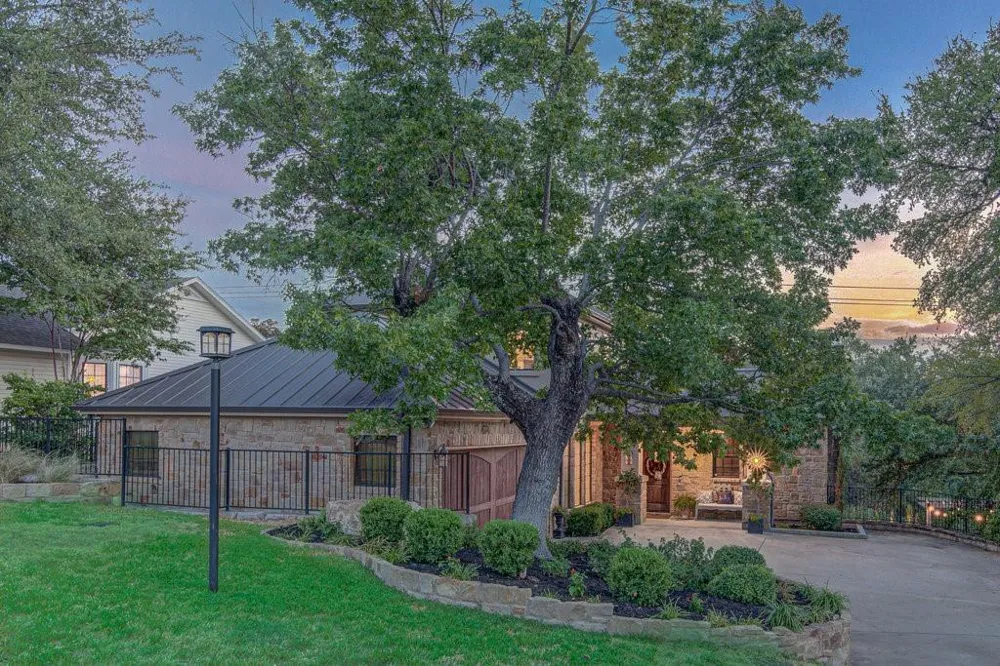 303 ROLLING GREEN DRIVE Lakeway, TX 78734