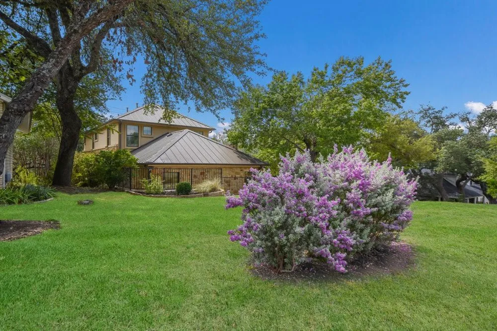303 ROLLING GREEN DRIVE Lakeway, TX 78734
