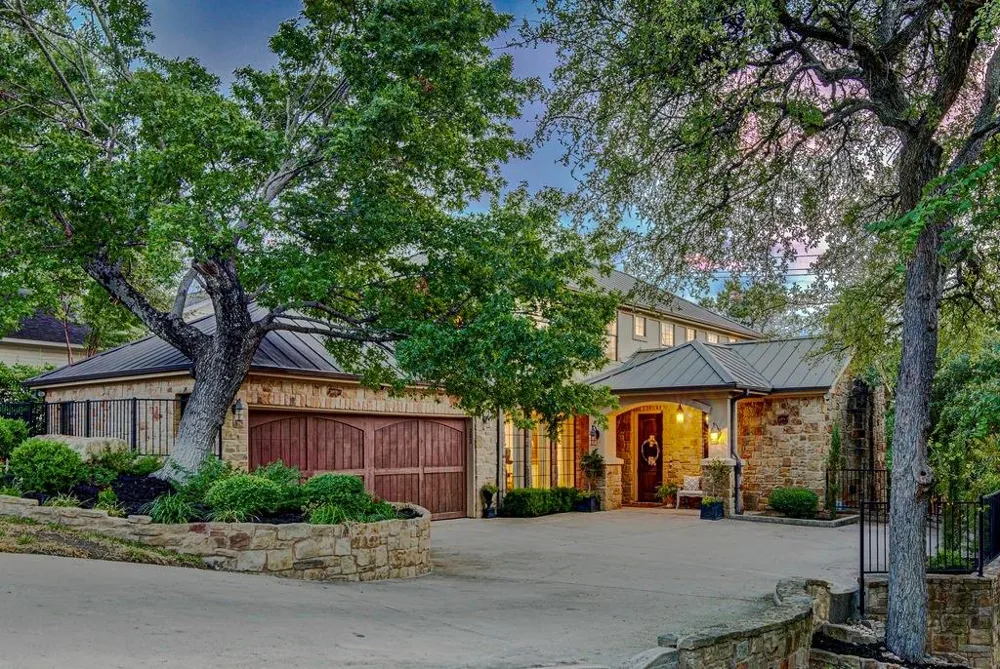 303 ROLLING GREEN DRIVE Lakeway, TX 78734